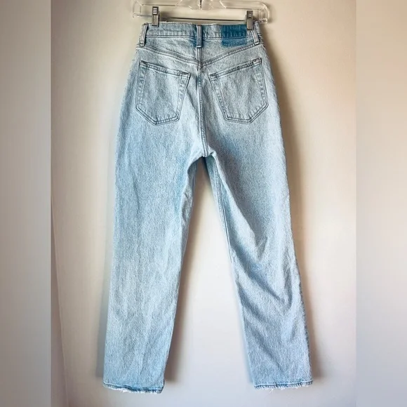 Abercrombie & Fitch Curve Love The 90’s Straight Ultra High Rise Light Wash - Picture 5 of 11